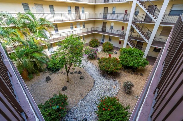 2831 Somerset Dr 311, Lauderdale Lakes, FL 33311