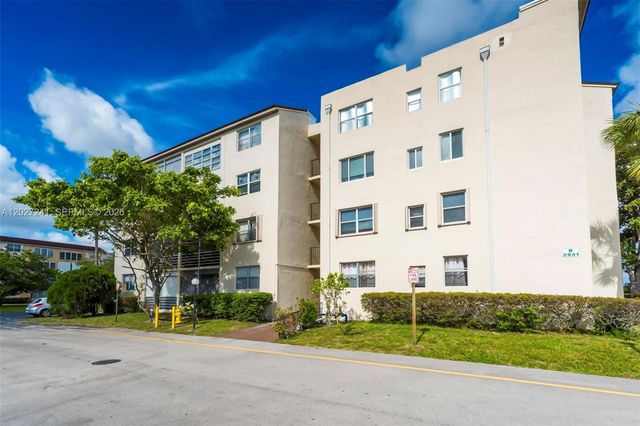 2831 Somerset Dr 311, Lauderdale Lakes, FL 33311
