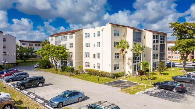 2831 Somerset Dr 311, Lauderdale Lakes, FL 33311