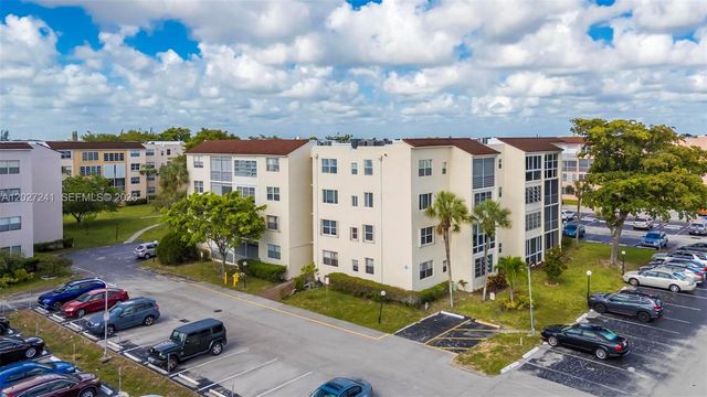 2831 Somerset Dr 311, Lauderdale Lakes, FL 33311