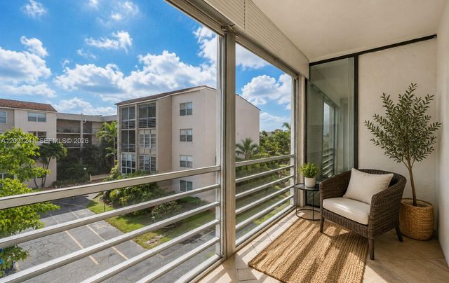 2831 Somerset Dr 311, Lauderdale Lakes, FL 33311
