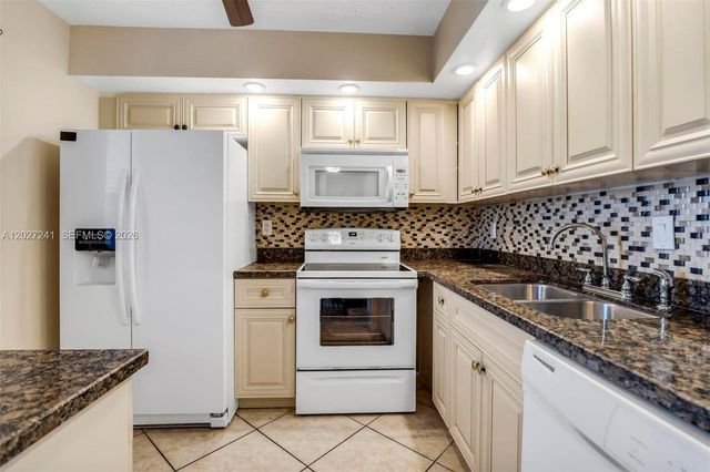 2831 Somerset Dr 311, Lauderdale Lakes, FL 33311