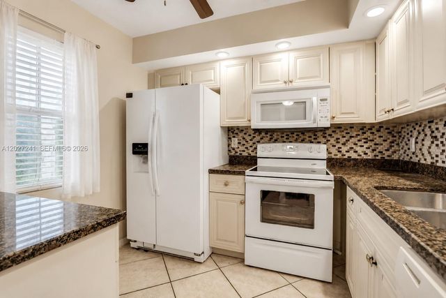 2831 Somerset Dr 311, Lauderdale Lakes, FL 33311
