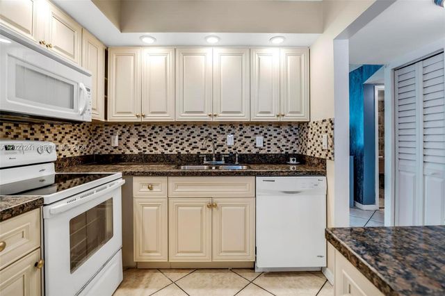 2831 Somerset Dr 311, Lauderdale Lakes, FL 33311