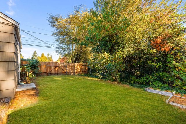 15910 1st Ave NW, Shoreline, WA 98177