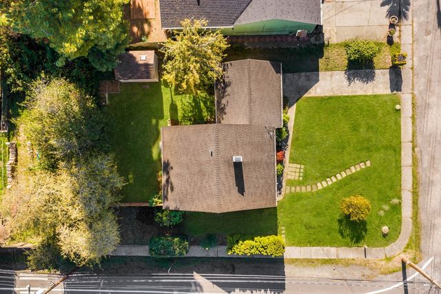15910 1st Ave NW, Shoreline, WA 98177