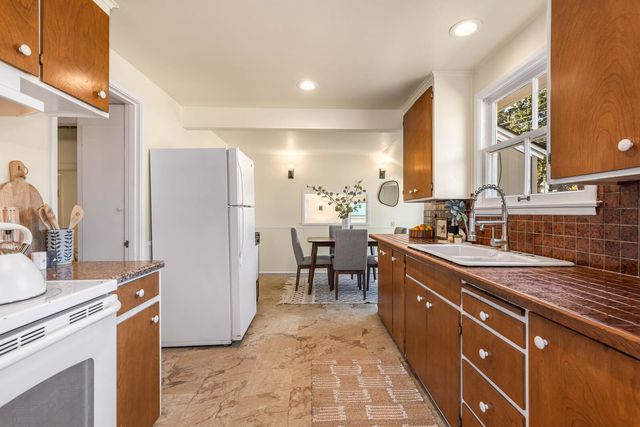 15910 1st Ave NW, Shoreline, WA 98177