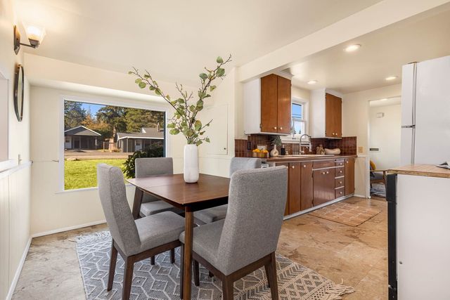 15910 1st Ave NW, Shoreline, WA 98177