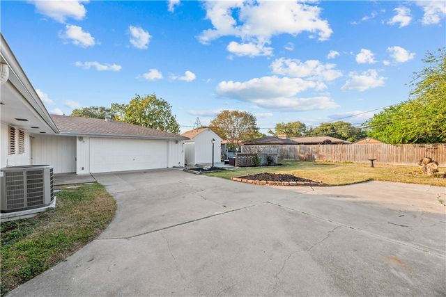 225 Pecos St, Portland, TX 78374