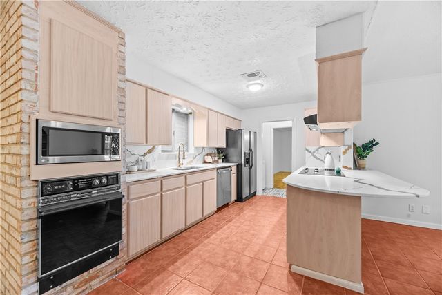 225 Pecos St, Portland, TX 78374