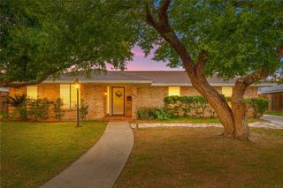 225 Pecos St, Portland, TX 78374