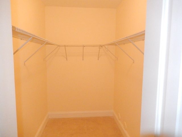 3017 N Oakland Forest Drive 106, Oakland Park, FL 33309