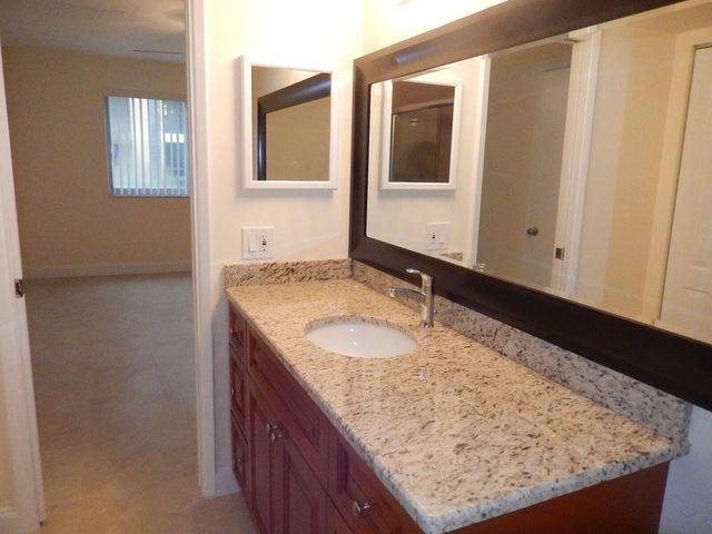 3017 N Oakland Forest Drive 106, Oakland Park, FL 33309