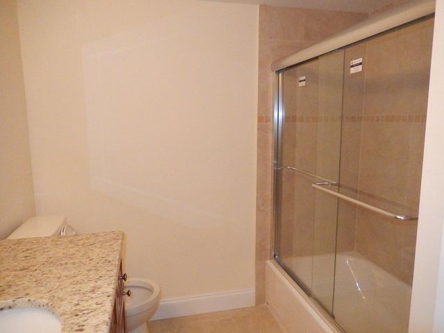 3017 N Oakland Forest Drive 106, Oakland Park, FL 33309
