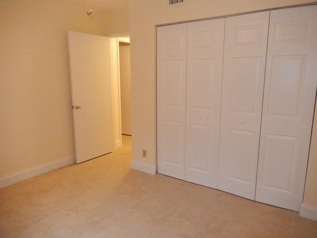 3017 N Oakland Forest Drive 106, Oakland Park, FL 33309