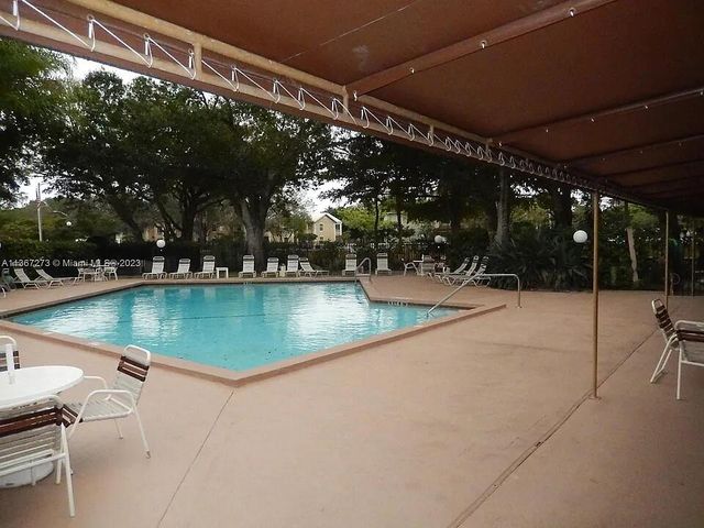 3017 N Oakland Forest Drive 106, Oakland Park, FL 33309