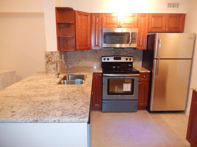 3017 N Oakland Forest Drive 106, Oakland Park, FL 33309