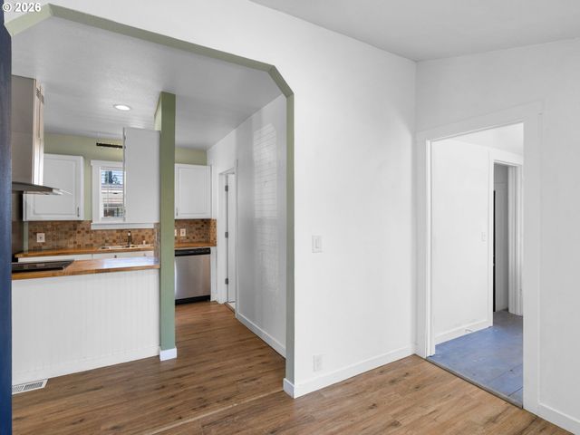 5909 Se CARLTON St, Portland, OR 97206