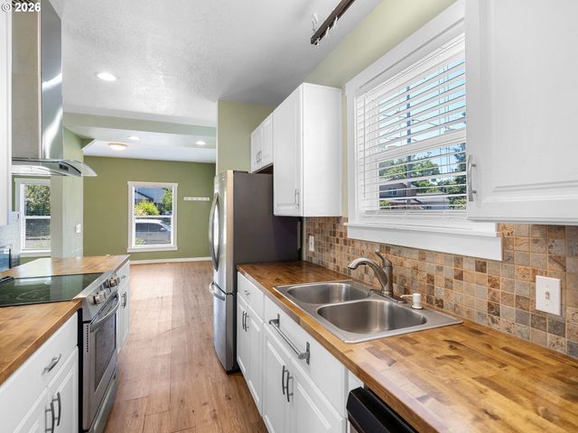5909 Se CARLTON St, Portland, OR 97206