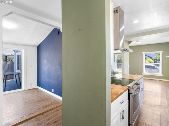 5909 Se CARLTON St, Portland, OR 97206