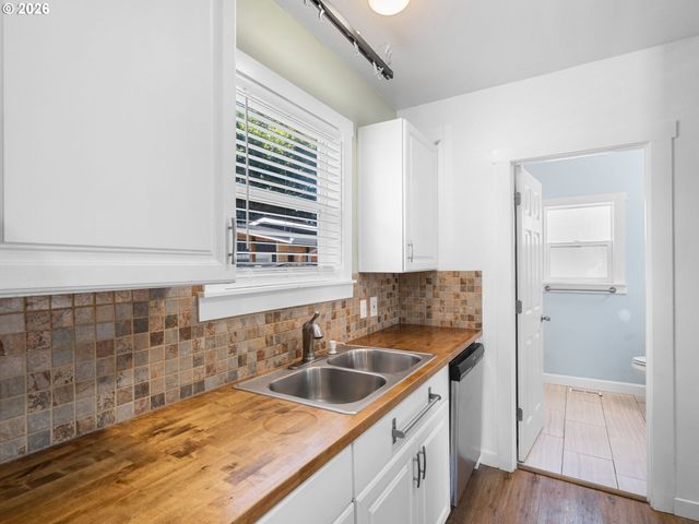 5909 Se CARLTON St, Portland, OR 97206