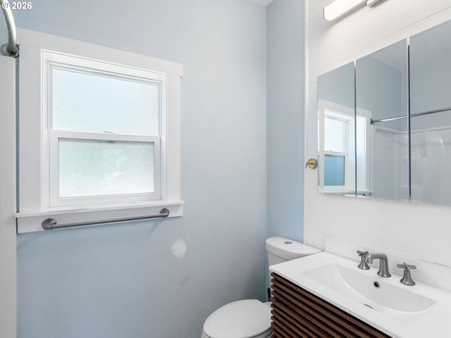 5909 Se CARLTON St, Portland, OR 97206