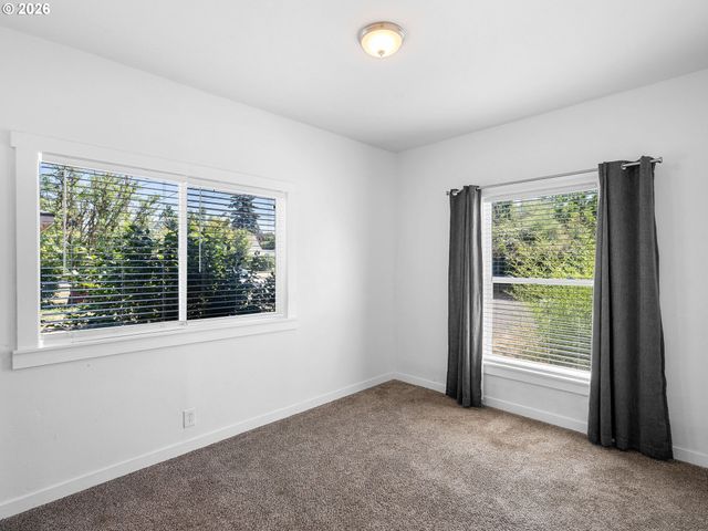 5909 Se CARLTON St, Portland, OR 97206