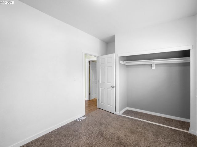 5909 Se CARLTON St, Portland, OR 97206