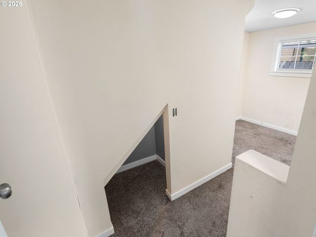 5909 Se CARLTON St, Portland, OR 97206