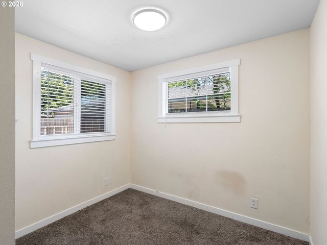 5909 Se CARLTON St, Portland, OR 97206