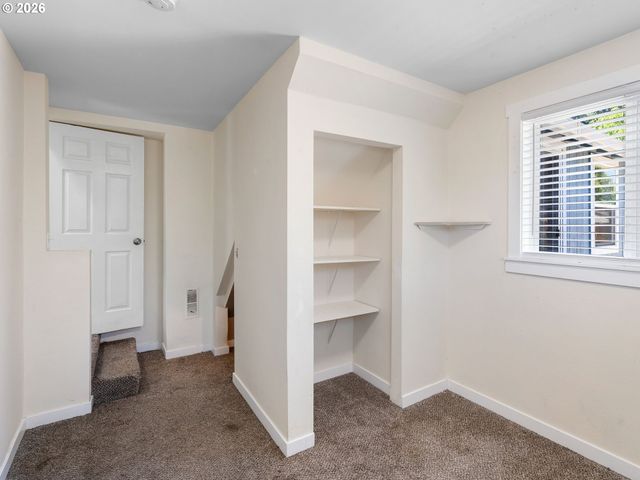5909 Se CARLTON St, Portland, OR 97206