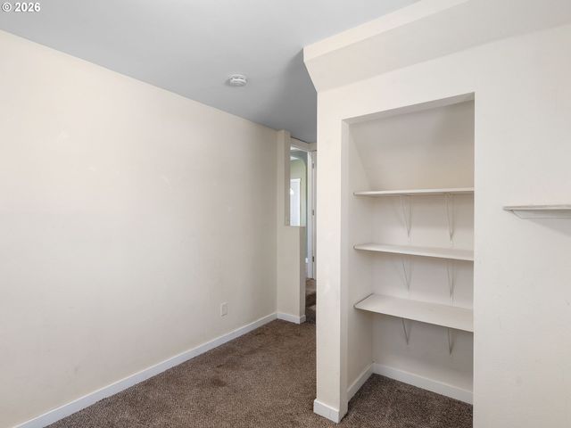 5909 Se CARLTON St, Portland, OR 97206