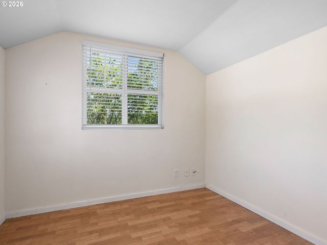 5909 Se CARLTON St, Portland, OR 97206