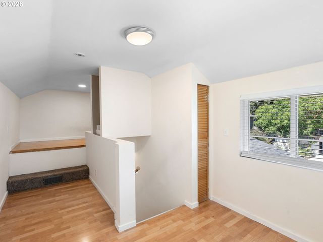 5909 Se CARLTON St, Portland, OR 97206