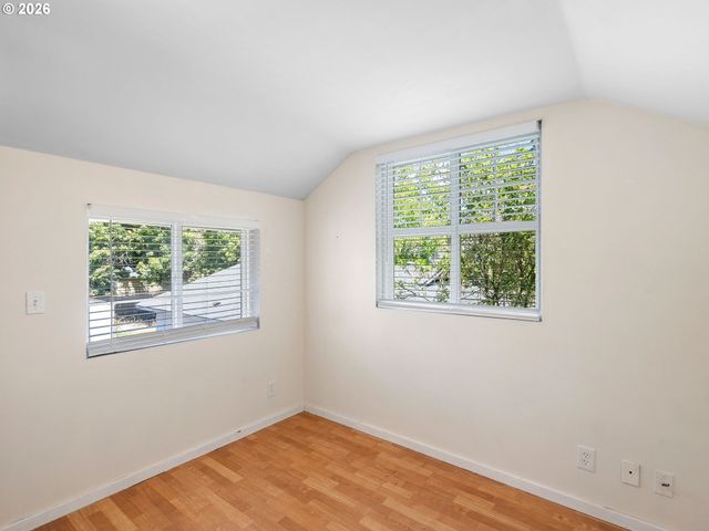 5909 Se CARLTON St, Portland, OR 97206