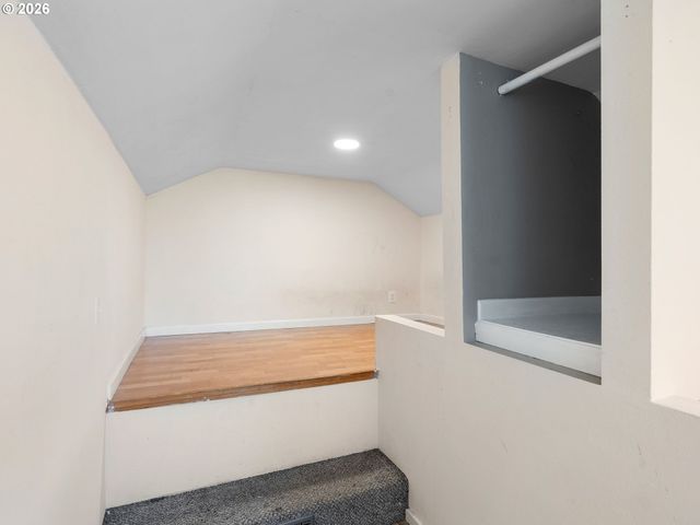 5909 Se CARLTON St, Portland, OR 97206