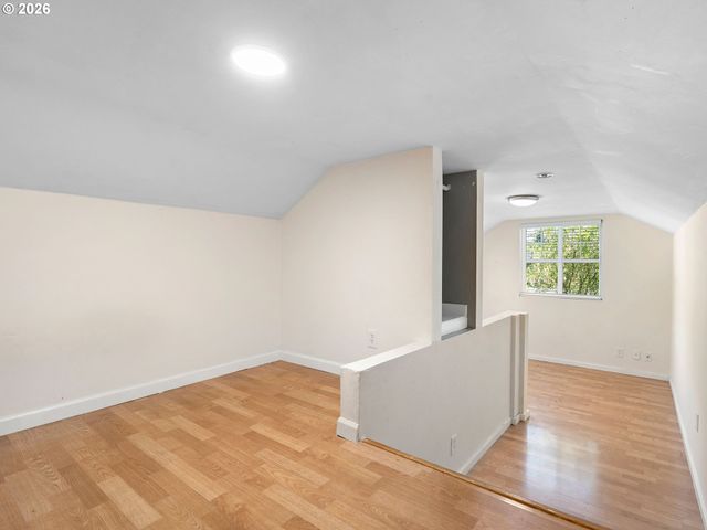5909 Se CARLTON St, Portland, OR 97206