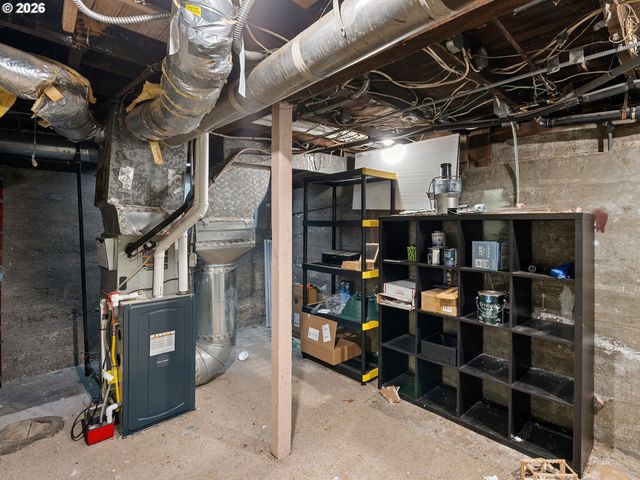 5909 Se CARLTON St, Portland, OR 97206