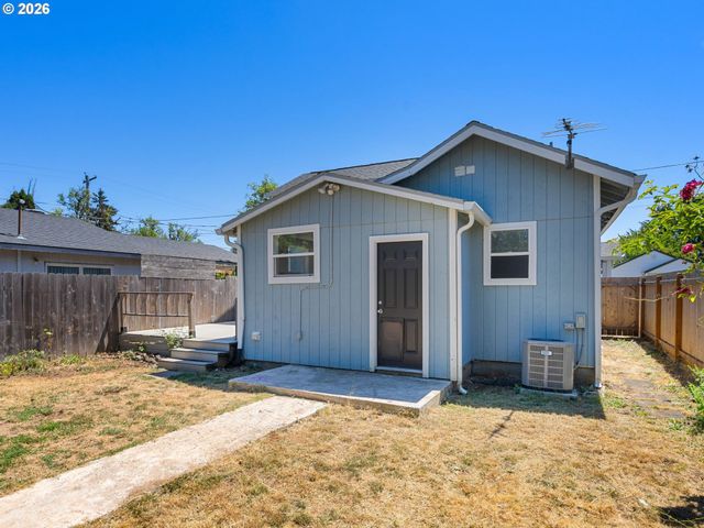 5909 Se CARLTON St, Portland, OR 97206