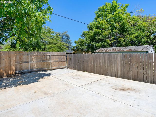 5909 Se CARLTON St, Portland, OR 97206