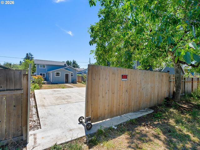 5909 Se CARLTON St, Portland, OR 97206