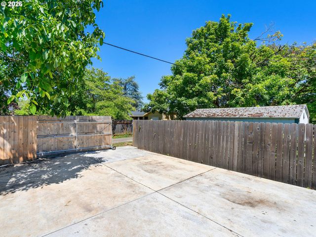 5909 Se CARLTON St, Portland, OR 97206