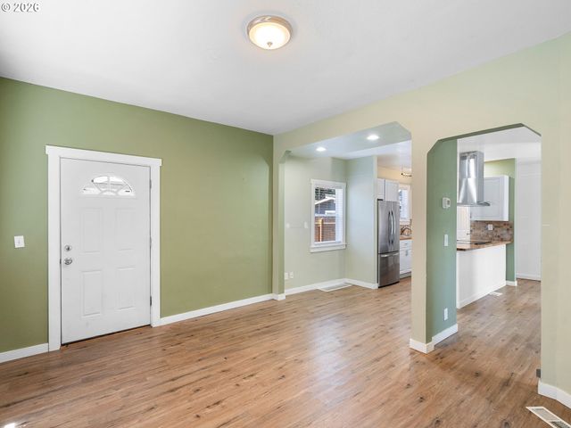 5909 Se CARLTON St, Portland, OR 97206