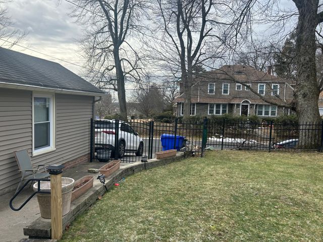 142 Springfield St, Springfield, MA 01107