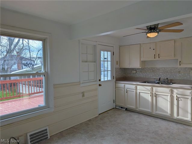 1490 - 1492 E 250th Street, Euclid, OH 44117