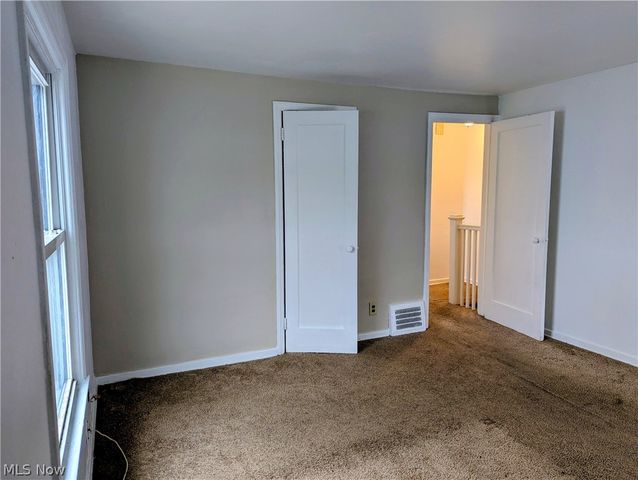 1490 - 1492 E 250th Street, Euclid, OH 44117