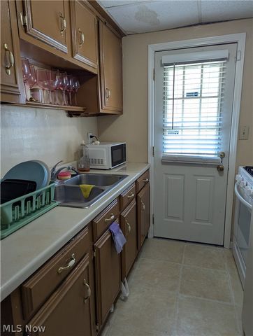 1490 - 1492 E 250th Street, Euclid, OH 44117