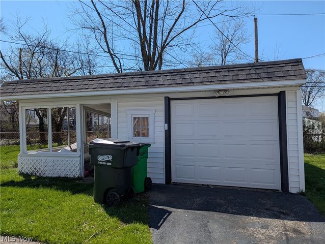 1490 - 1492 E 250th Street, Euclid, OH 44117