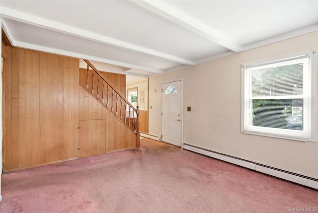 21 Appletree Lane, Carle Place, NY 11514