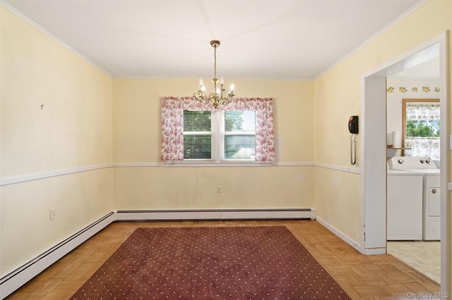 21 Appletree Lane, Carle Place, NY 11514